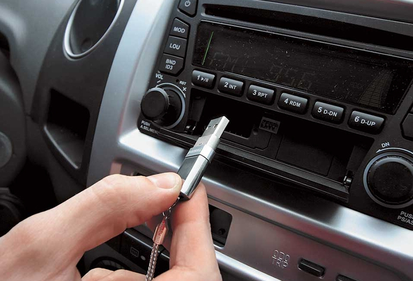 Cách Mở USB Trên Màn Hình Ô Tô Chi Tiết